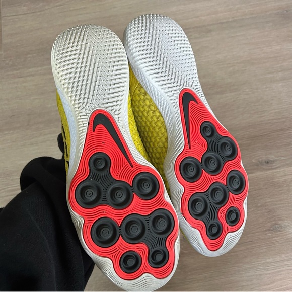 Nike React Gato Indoor/Futsal Low Top Soccer Shoes - Picture 9 of 9